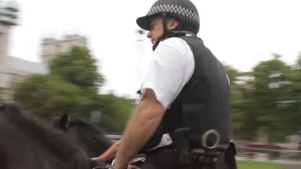Mannelijke Vrouwelijke Politieagent Paard Londen Oktober 2011 Londen Groot Brittannië — Stockvideo