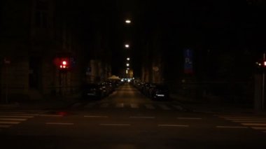 Zagreb, Hırvatistan - Ekim 2011: Geceleri Zagreb sokakları - hızlandırılmış video