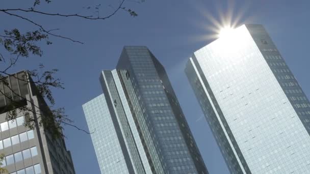 德国美因河畔法兰克福商业区的现代摩天大楼 — 图库视频影像
