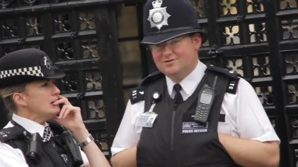 London October 2011 British Police Officers Male Female Police Officer — Stock Video