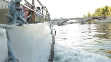 Paris, Fransa, Ekim 2011: İnsanlar Paris'te Seine nehri üzerinde bir zevk teknebinmek, Fransa