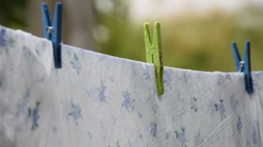 Yağmurlu bir günde çamaşır kurutma.