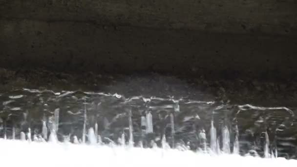 Lluvia Vertida Desde Techo Terraza Sobre Paño Tira — Vídeo de stock