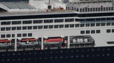 Close up - Holland America Line, Bayan Veendam yolcu gemisi - Ağustos 2019, Kotor bay (Boka Kotorska), Karadağ.