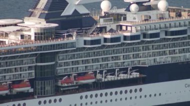 Millennium sınıfı yolcu gemisi Celebrity Infinity, Celebrity Cruises - Ağustos 2019, Kotor bay (Boka Kotorska), Karadağ.