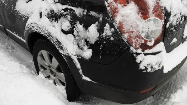 Samochód Utknął Śniegu Światło Tylne Samochodu Zimą — Zdjęcie stockowe