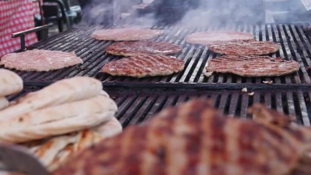 Dymne Mięso Hamburgera Grillowanie Posiłek — Wideo stockowe