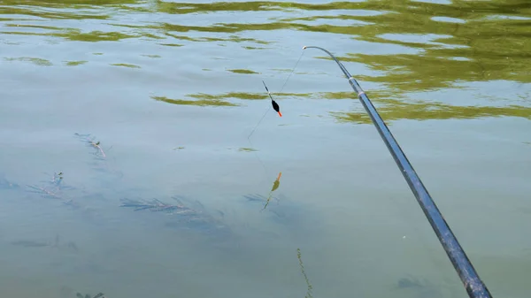 Tali Pancing Tiang Pancing Dengan Gabus Atau Mengambang Sungai — Stok Foto