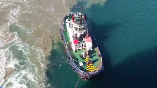 Large Ship Pulls Moored Tugboat Cartagena Port Spain May 2019 — Stock Video