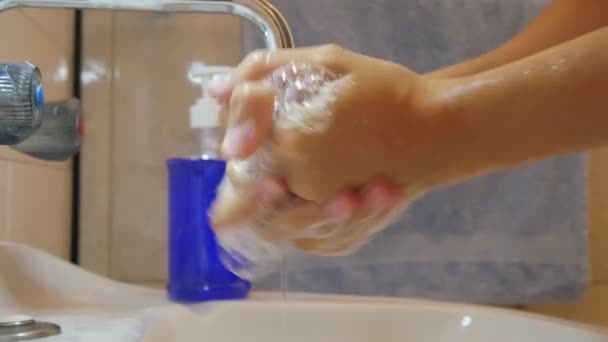 Mycie Rąk Zgodnie Zaleceniami Lekarza Walce Koronawirusem — Wideo stockowe