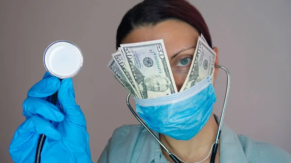 Mutor Och Korruption Inom Medicin Korrupt Kvinnlig Läkare — Stockfoto