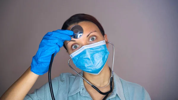 Portrait Woman Doctor Nurse Protective Mask Latex Gloves Holds Stethoscope — Stock Photo, Image