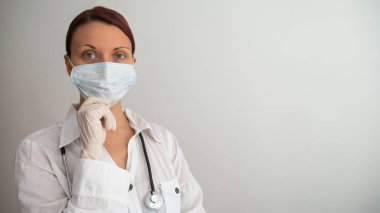 Kadın doktor - metin için negatif alan cevheri kopyalama alanı.