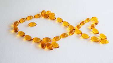 Balık yağı kapsülleri - balık şekilli.