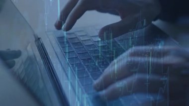 yakın plan - modern dizüstü bilgisayar kullanan iş adamı