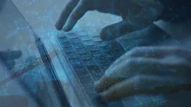 Klavyede yazan iş kadınını kapat