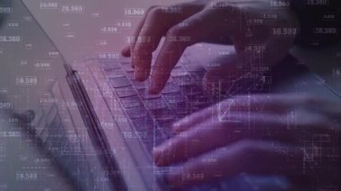 İşadamı ofiste dizüstü bilgisayarda çalışıyor ve birden fazla etki yaratıyor..