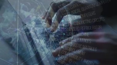 laptop klavye üzerinde tipik bir iş kadını, yakın çekim