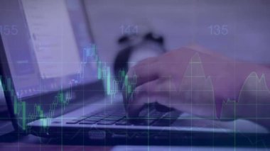 Bilgisayarda ve ön x grafik hologram çiziminde kadın eli yazarken çift pozlama. Borsa yatırım kavramı.