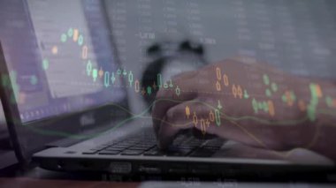 Mobil bir cihaz üzerinde çalışan kadın ve erkeğin ön x çizelgesine çift pozlama. analiz ve pazar konsepti.