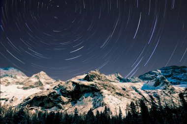 Yıldızlı güzel gece manzarası