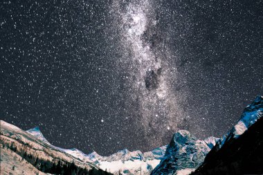 Dağın üzerinden Samanyolu