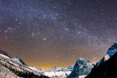 Yıldızlı güzel gece gökyüzü