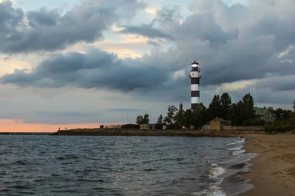 Latarnia Morska Przy Wejściu Portu Rygi Godzinach Wieczornych Lecie — Zdjęcie stockowe