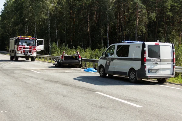 Zderzenia Czołowego Volvo Ciężarówki Cysterny Przewozu Benzyny Łotwie Drodze Która — Zdjęcie stockowe