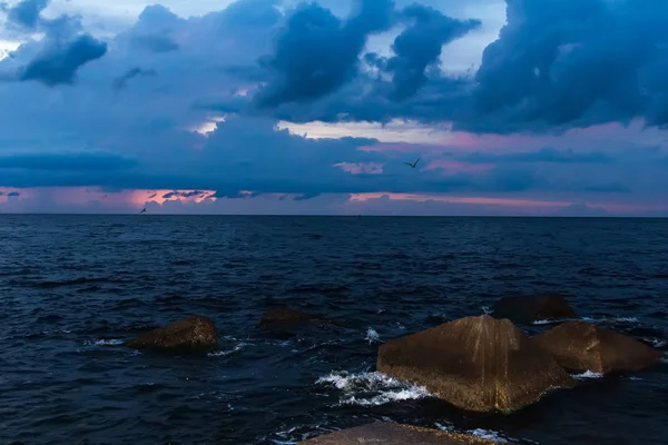 Freios Onda Granito Golfo Riga Letónia Após Pôr Sol Agosto — Fotografia de Stock