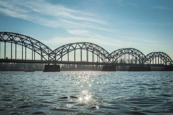 Ponte Ferroviario Riga Sul Fiume Daugava Autunno Ottobre Una Giornata — Foto Stock