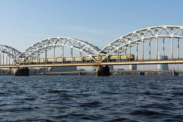 Puente Ferroviario Riga Sobre Río Daugava Otoño Octubre Día Soleado — Foto de Stock