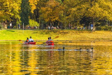 yolculuk Daugava Nehri üzerinde ve 13 Ekim 2018 sezon kapanış Kanal eski şehrin her yerinde kayık
