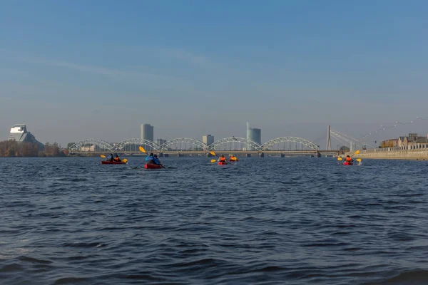 Gita Kayak Sul Fiume Daugava Sul Canale Intorno Alla Città — Foto Stock