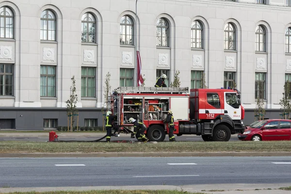 Работа Пожарных Тушении Пожаров Заводе Rvr 2018 Риге Латвия — стоковое фото