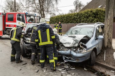21 Mart 2019 yılında, frontal col arabalara bir yolda trafik kazası