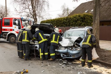 21 Mart 2019 yılında, frontal col arabalara bir yolda trafik kazası