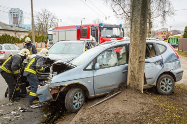 21 Mart 2019 yılında, frontal col arabalara bir yolda trafik kazası