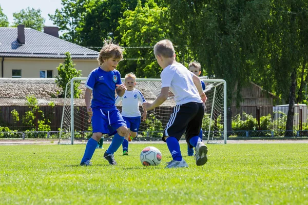 Copa infantil de fútbol Shitik, el 19 de mayo de 2018, en Ozolnieki , —  Fotos de Stock