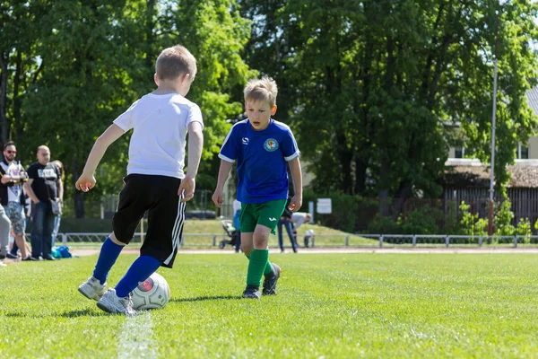 Copa infantil de fútbol Shitik, el 19 de mayo de 2018, en Ozolnieki , —  Fotos de Stock