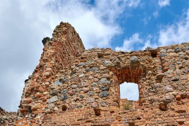 Ludza kentinde Letonya'da antik bir kale kalıntıları 