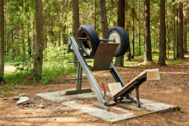 ormana ev yapımı powerlifting eğitmeni kuruldu