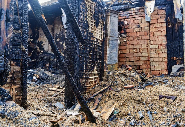 Abril 2020 Jekabpils Letónia Partes Madeira Carbonizadas Uma Casa Queimada — Fotografia de Stock