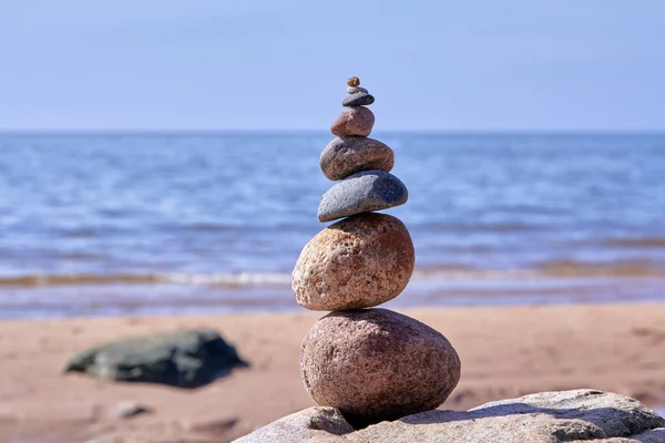 Equilibrio Zen Las Piedras Orilla Rocosa Del Mar Báltico Día — Foto de Stock
