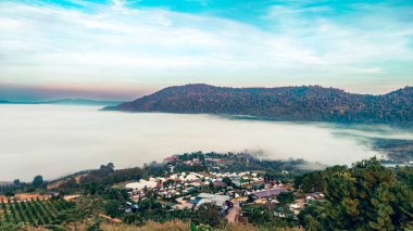 Dağlarda güzel bir gün batımı