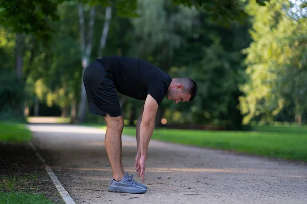 adam parkta egzersiz