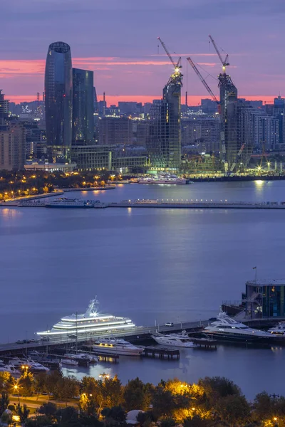 Noční Panoramatický Výhled Město Přímořskou Bulvár Hlavní Město Baku Ázerbájdžánu — Stock fotografie