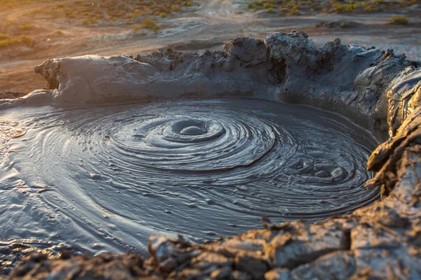 Blubbernder Krater Eines Schlammvulkans Aktiver Schlammvulkan Der Wüste Gobustan Aserbaidschan — Stockfoto