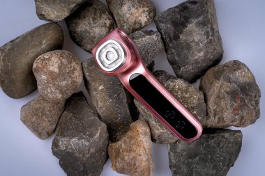 Yüz masajcısı ev cilt bakımını güzelleştirdi