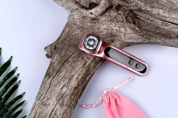 Yüz masajcısı ev cilt bakımını güzelleştirdi